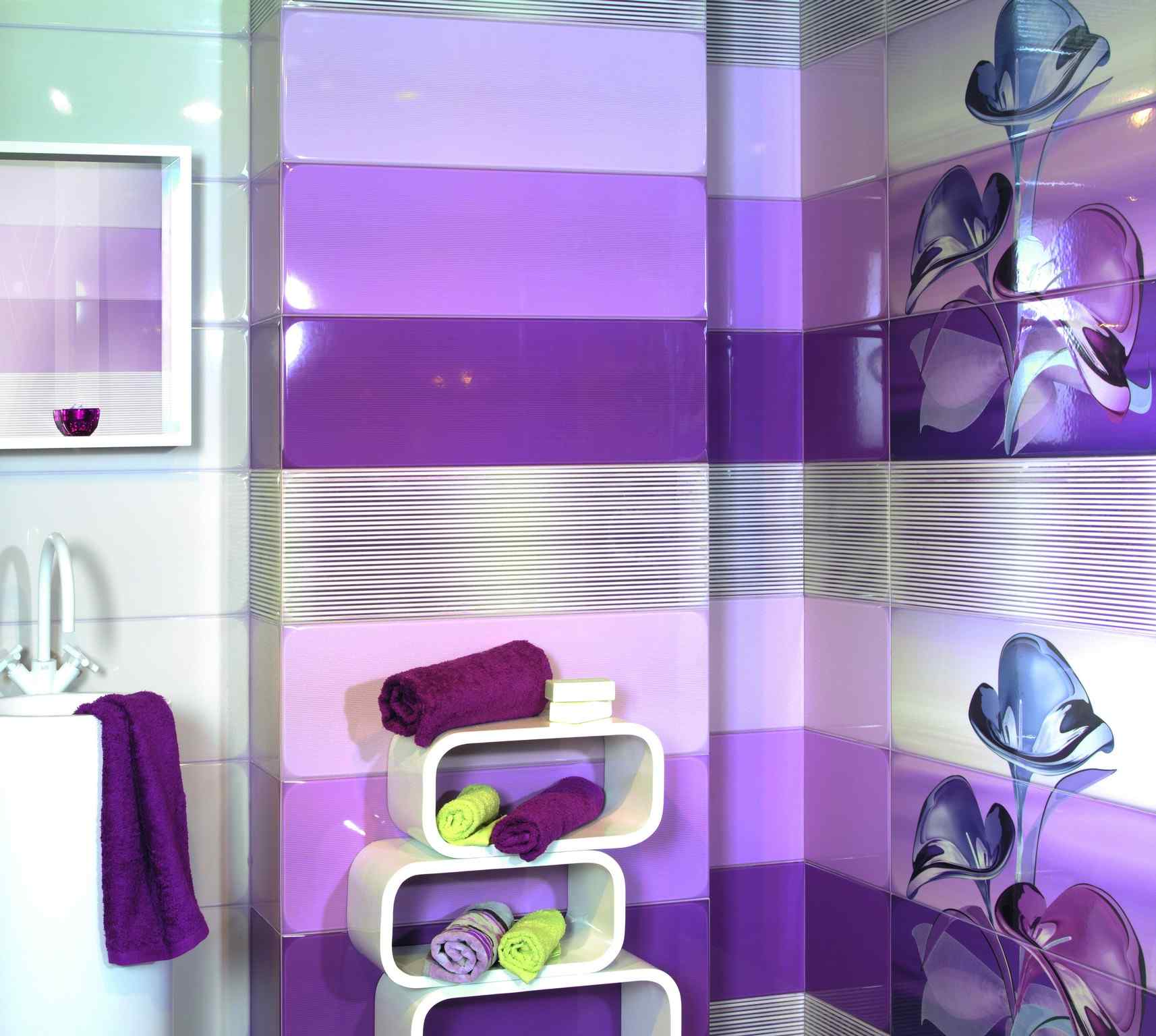 Lilac μοβ τοίχο μπάνιο σχέδιο