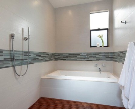Mozaīkas elements vannas istabas dizainā