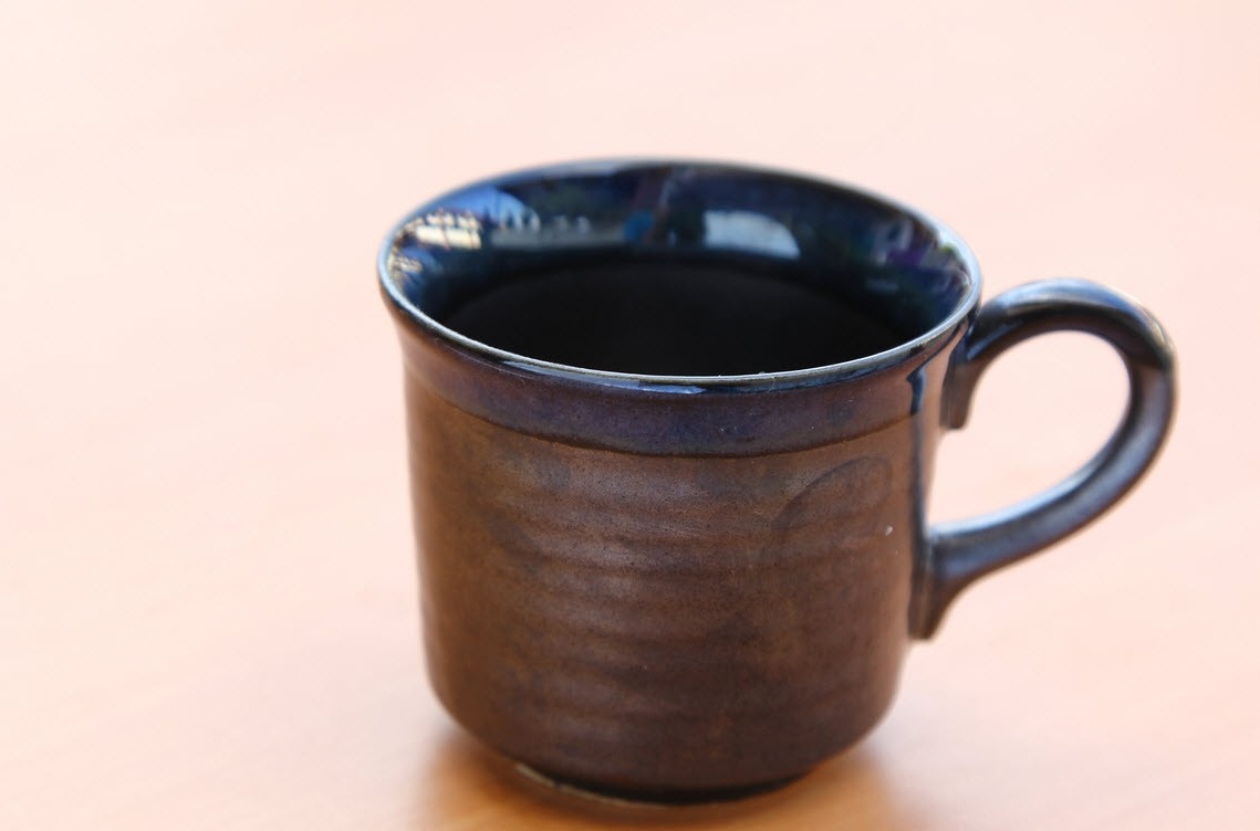 Walang laman ang brown cup