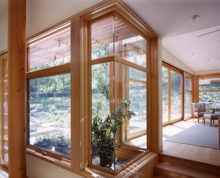 Corner window sa beranda