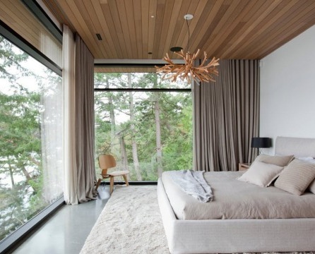Plafond en bois naturel