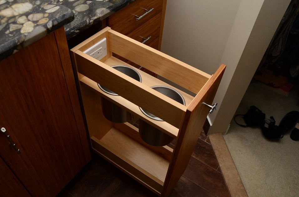Drawer with aluminum buckets