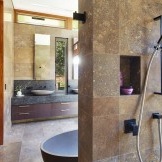 Keraminės plytelės vonios kambaryje rytietiško stiliaus