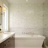 Mosaikk på veggen på badet