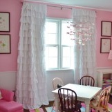 Curtains with ruffles in the nursery