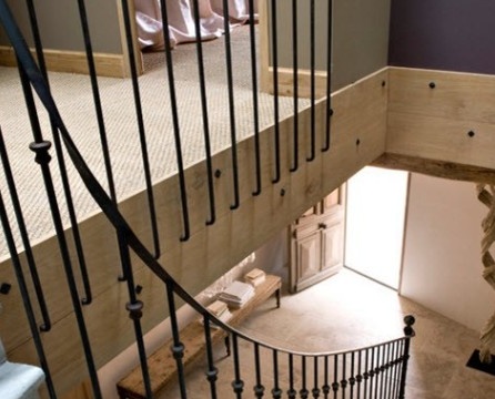 Σκάλες από σφυρήλατο σίδερο σε ιταλικό σπίτι