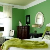 สีเขียวในการตกแต่งภายในห้องนอน
