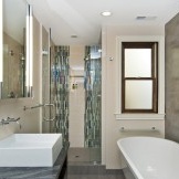 Barevná mozaika v koupelně