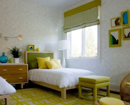 Żółty dywan w pokoju dziecinnym