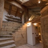 Dřevěné schodiště bez zábradlí