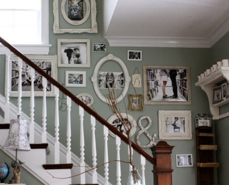 Photo gallery on the stairs