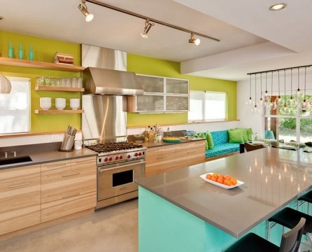 Inusual combinación de colores en la cocina.