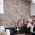 Kuchyňská dekorace s umělým kamenem