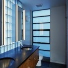 Glasblokken in de badkamerfoto