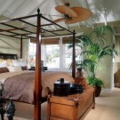 Łóżko w stylu tropikalnym