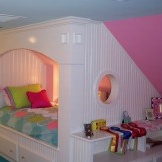 Oryginalne łóżko w pokoju dziecinnym