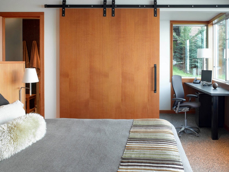 Uși din lemn în fotografia interioară
