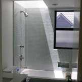 Verlichting in een kleine badkamer