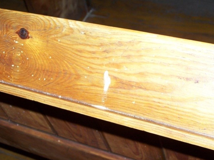 Kovakuoriaishiomakoneiden vaurioituneet huonekalut