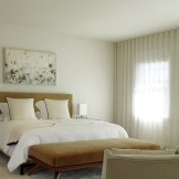 Κουρτίνες για ένα υπνοδωμάτιο σε ένα εσωτερικό σε μια φωτογραφία