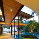 Ultramoderne hus i bungalowstil med pool