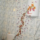 Decoupage an der Wand im Badezimmer