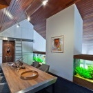 Diseño interior con acuario.