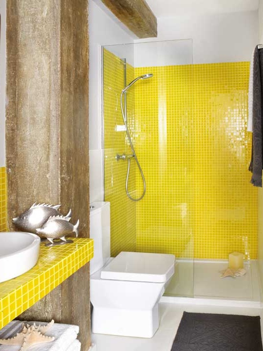 צהוב בחדר האמבטיה