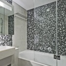 Mosaik di bilik mandi