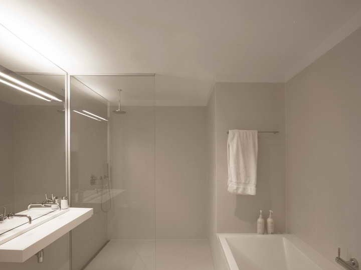 Modern stílusú fürdőszoba