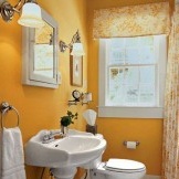 Orange litet badrum