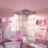 Dormitorio rosa para recién nacido