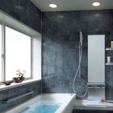 Augsto tehnoloģiju stila vannas istabas foto