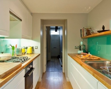 Kuchyně ze skleněné fotografie v interiéru