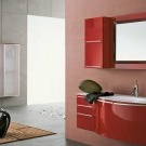 Raudoni vonios kambario baldai minimalizmas