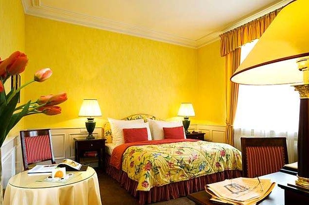 Žuta spavaća soba