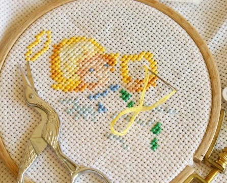 Embroidery in the interior: create a home coloring