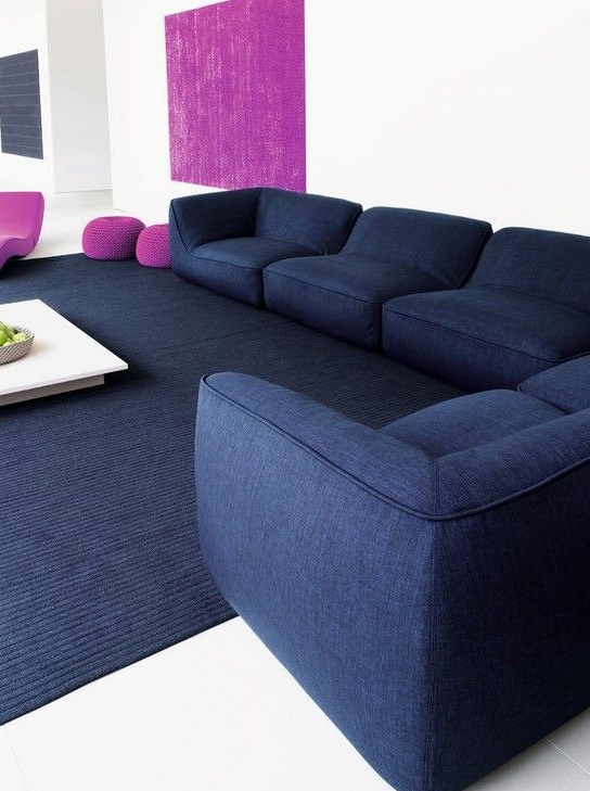 Canapé transformable original dans un intérieur moderne