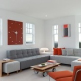 Klokke i interiøret i en minimalistisk stil