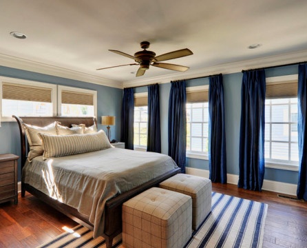 Blaues Schlafzimmerdesign - blaue Farbe im Innenraum