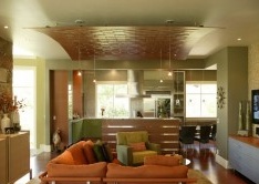 Design contemporaneo del soffitto nel soggiorno