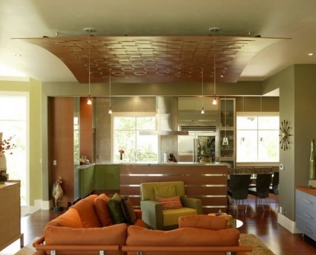 Moderní stropní design v obývacím pokoji