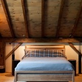 Moderan dizajn stropne spavaće sobe