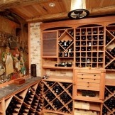 Drewniana piwnica na wino