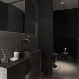 Melna krāsa vannas istabā