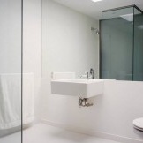 Minimalizmo vonios kambarys