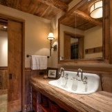 Įspūdingas natūralaus medžio vonios kambarys