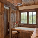 Interiér dřevěné koupelny
