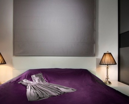 Kaunis violetti makuuhuone