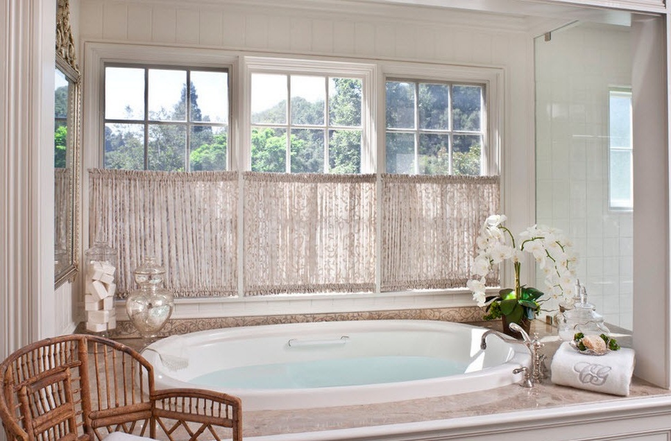 Hermoso baño con ventana